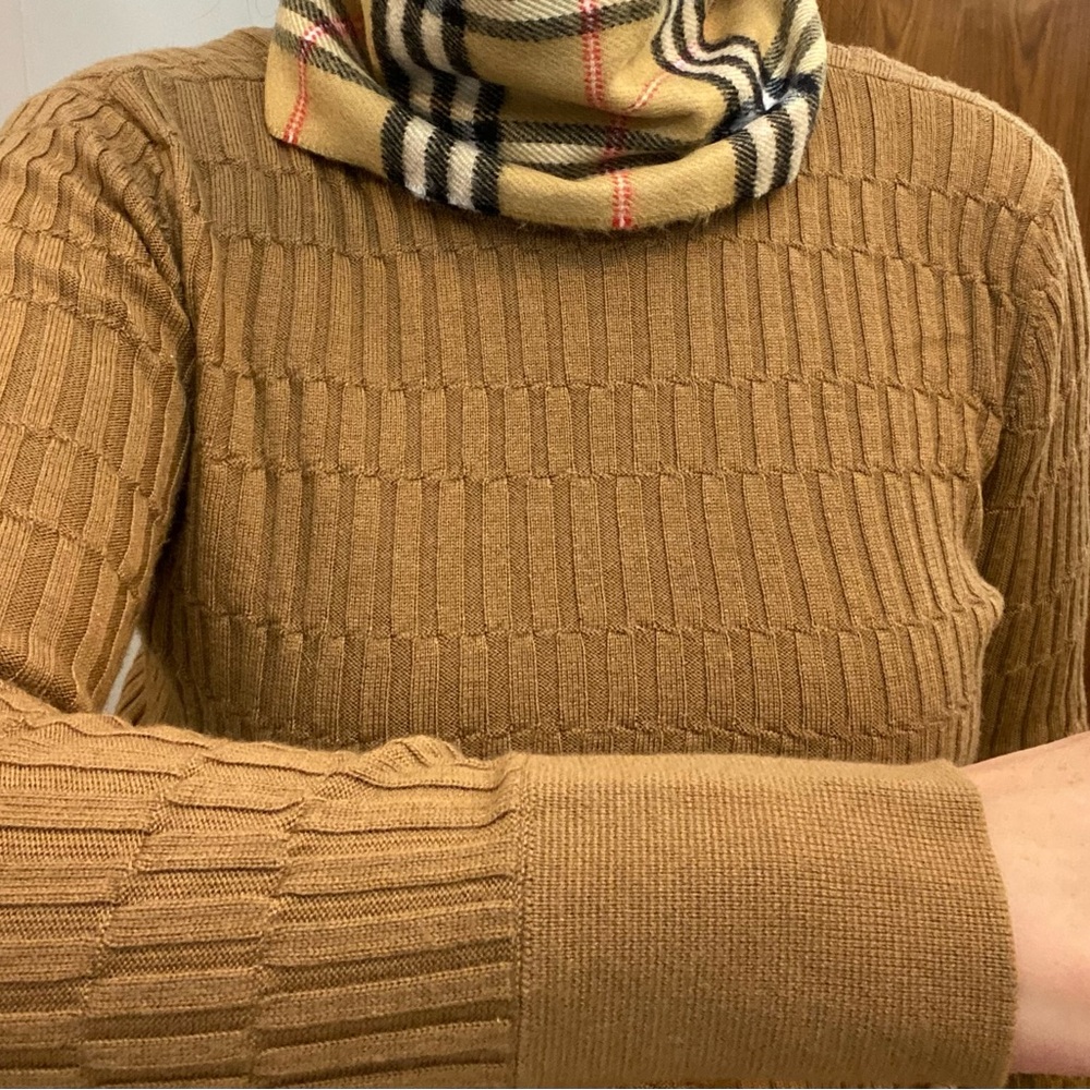 100% Wool Club Monaco Camel Ribbed Crew Neck Sweater